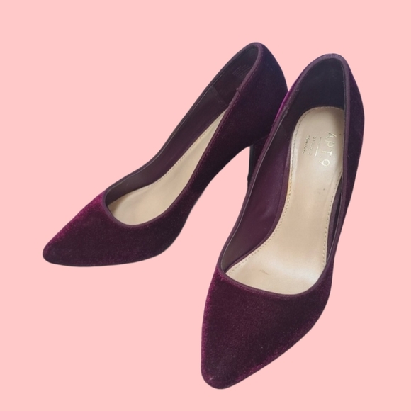 Shoes - Gorgeous Suede Heels